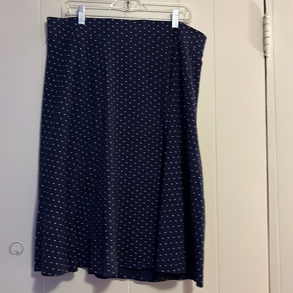 Lands’ End cotton knit Swiss dot skirt - size large